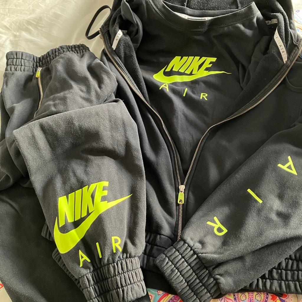 Here I’m selling my Nike tracksuit has been worn but still great condition as I look after my stuff set included joggers with 2 zip pockets cuffed t.shirt and jacket with 2 zip pockets hood all great condition. Please take a look at my other stuff thankyou x
