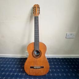 hello good people
here I have BM Clasico Guitar, it's made of Spain. Old Spanish Guitar. in working order , I don't have space to keep it , need a good home, and some one who love music.