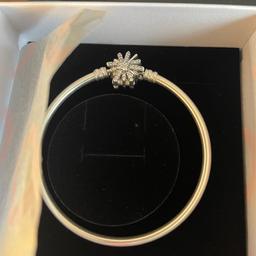 Size 16cm
Hardly worn
Comes with box and bag
Genuine Pandora
