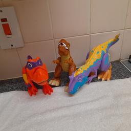 3 dinosaurs 1 talks