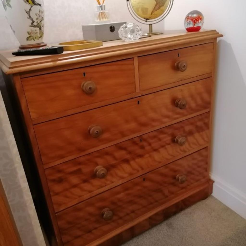 Superb chest of drawers (5 drawers) still in good nick. Satin wood. Offers listened to.