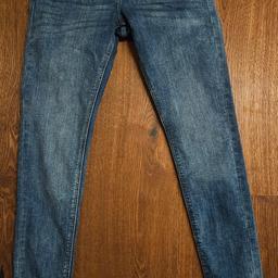 verkaufe neue Jeans von s.oliver in der Größe W36/L30.
keinerlei Flecken oder Mängel nur leider zu groß 
Neupreis war €69