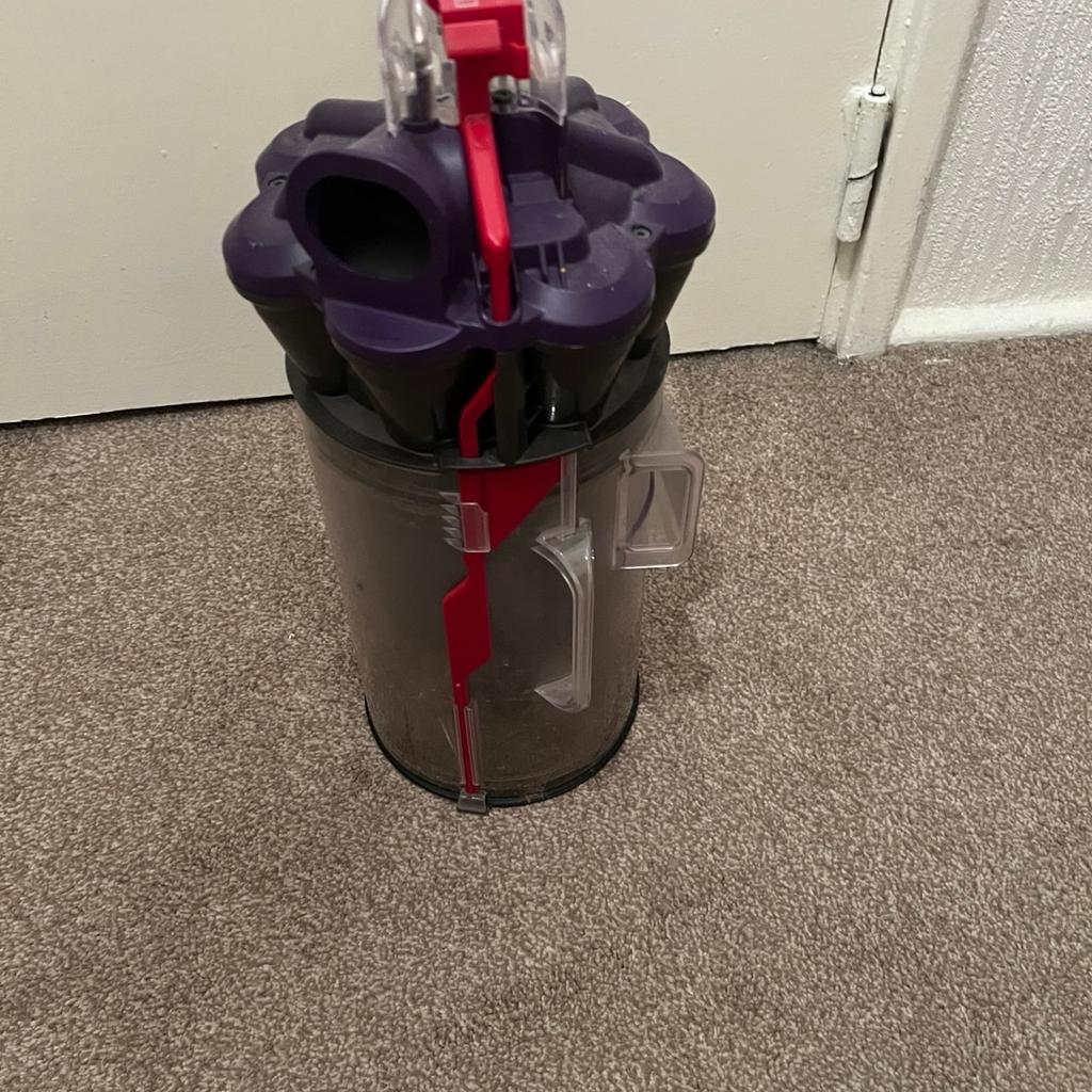 Hi welcome to this useful Dyson DC33 Bin Canister & Cyclone Assembly in very good condition collection from fulham Sw6 or post thanks