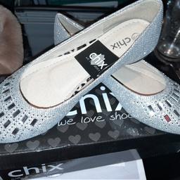 bling diamante flats 
new in Box
size 5
£8
please see my other items for sale