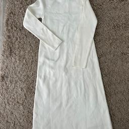 Fantastic NWT Dress from Zara
Colour cream
Long sleeve
Roll neck
Midi length
Fantastic condition
Size S
See pics ( length collar to hem 44”)
(Pit to pit 14”)
RRP £45 price £14plus £3.49 p&p