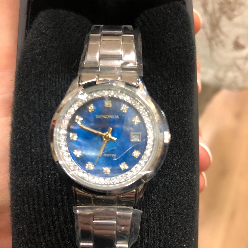 Holographic blue dial ladies Sekonda wrist watch. New, in original box and sticker we’d. Great bargain. Battery required