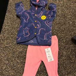 Dinosaur Hoodie and Leggings 

Size 3 - 6 Months 

Brand New with Tags