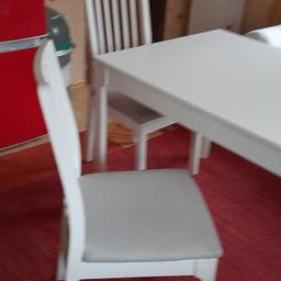 Tisch Länge 120cm kann man ausziehen breite80cm
Bank Länge 1m
breite36cm
höhe45cm
Und 2 stühle