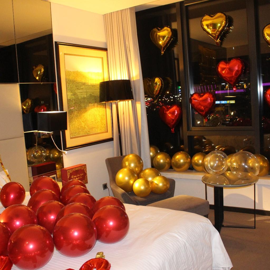 Transform Your Space with Our Decoration Box! 🌟✨
Inside you'll find:
 🎈 x30 Double-stuffed Balloons
🎈 x20 Metallic Gold Balloons
🎈 x5 Confetti Balloons
🎈 x5 Heart-shaped Foil Balloons (Gold)
🎈 x5 Heart-shaped Foil Balloons (Red) 🎈 x1 Large Love Sign Balloon (Red)
🎈 x1 Balloon Tying Tool
🎈 x1 Decoration Strip
🎈 x1 Gold Ribbon
🎈 x1 Roll Glue Dots (100)
🎈 x1 Sequined Table Runner
🎈 x2 Foil Curtains
💡 x2 LED String Lights
🌹 x3 Shades of Silk Rose Petals (Red-Burgundy-Gold)