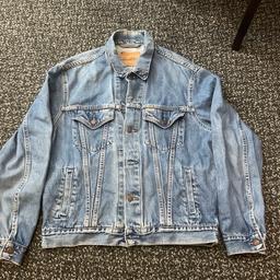 Used: LEVI STRAUSS men’s blue jacket size L v.good condition £20
Collection le5