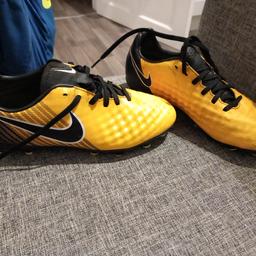 Good condition. sz 5 nike football boot.  do have signs of wear, but fully working and in decent condition.