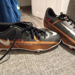 Good decent condition. sz 5 Nike football boots. collection only wn3