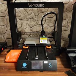 Dieser 3D Drucker ist funktionsfähig. 
Es müsste ein neuer hotend rein und er 
fährt nur noch bis zur Mitte.

Somit wäre er für Bastler noch gut zu gebrauchen.

Käufer trägt Versandkosten 5,49 Euro