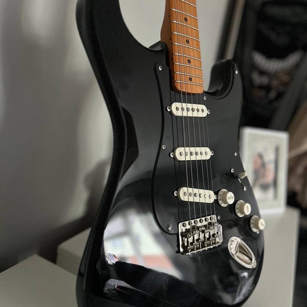 Fender Squire Strat 50s classic vibe, beautiful condition as it’s been well looked after. Perfect for a beginner or someone who has been playing for years.
Collection from West Brom or can deliver locally but will not post.