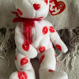 White ty beanie Smooch from year 2000 retired bear.full size beanie.complete with tag.in very good condition has not been played with just stored away.needs a new home.would make a lovely valentine pressie