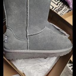 brand new grey ugg boots size 5 lovely boots warm n comfortable great for any weather collection se28 or can post
