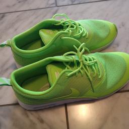 Ich verkaufe Schuhe in der Größe 42 von Nike. 
Modell: Air Max Thea
Farbe: gift grün 

Neupreis: 139,00 Euro

Abholung oder Versand. 

Nichtraucher Haushalt
Keine Haustiere