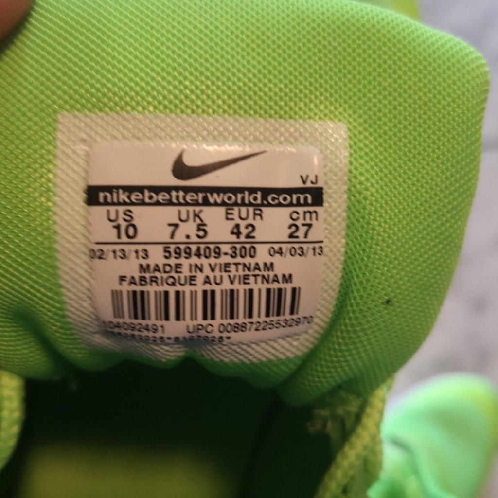 Ich verkaufe Schuhe in der Größe 42 von Nike.
Modell: Air Max Thea
Farbe: gift grün

Neupreis: 139,00 Euro

Abholung oder Versand.

Nichtraucher Haushalt
Keine Haustiere