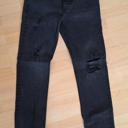 Distroyed Jeans. mit Cutouts
ZARA
Größe 34/L