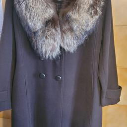ecco come. in foto cappotto con pelliccia da donna easy collection piazza Italia originale taglia XL utilizzato 1 volta per eventi