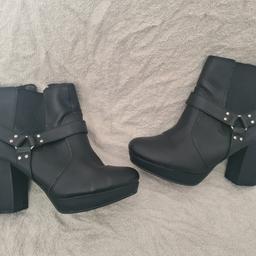 Size 4 black ankle boots

Good condition

Collection preferred can deliver if local to WA9