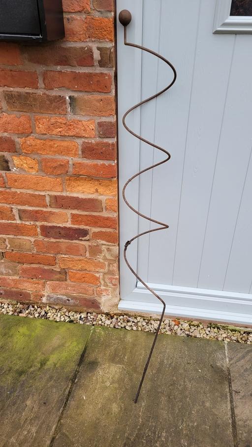 Buy & Sell Derbyshire South Derbyshire - Photos for 3 x Metal Spiral Plant Support