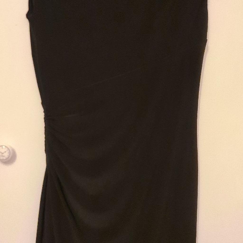 Zum Verkauf steht ein Lauren Ralph Lauren Kleid für Damen in Schwarz, Größe 6, ( EU 36-38).
Das Kleid wurde nur einmal auf einer Hochzeit getragen und ist dementsprechend neuwertig ohne jegliche Beschädigungen/Verschmutzungen.
Neupreis: 330€