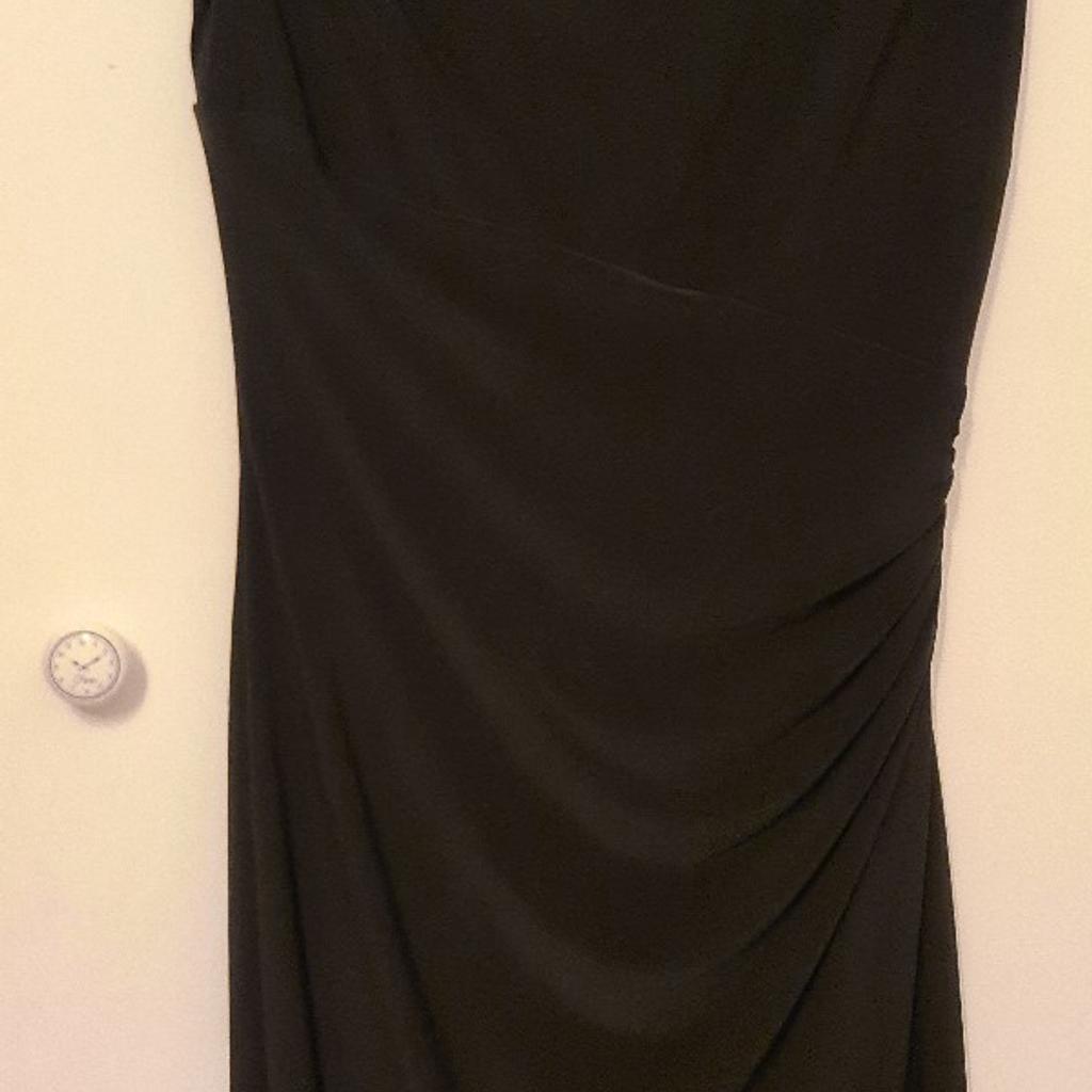 Zum Verkauf steht ein Lauren Ralph Lauren Kleid für Damen in Schwarz, Größe 6, ( EU 36-38).
Das Kleid wurde nur einmal auf einer Hochzeit getragen und ist dementsprechend neuwertig ohne jegliche Beschädigungen/Verschmutzungen.
Neupreis: 330€
