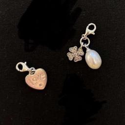 Verkaufe Thomas Sabo Anhänger!

*Auch einzeln zu verkaufen!
Perle mit Kleeblatt: 30€
Herz (Love): 25€
—> alle zusammen für 50€