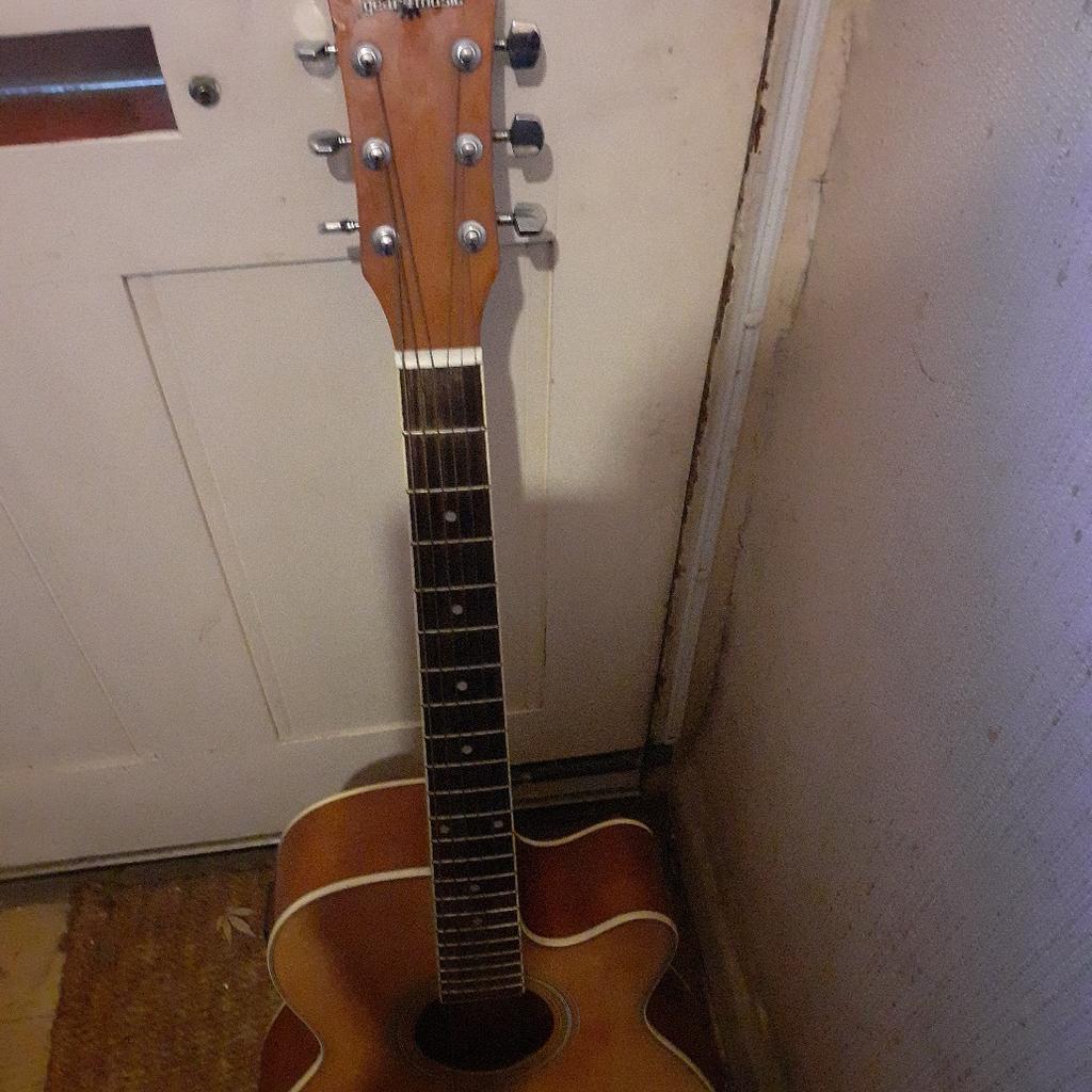 semi acoustic guitar
Good condition
tuned
low action
cut away
4 band tuner
07740174379