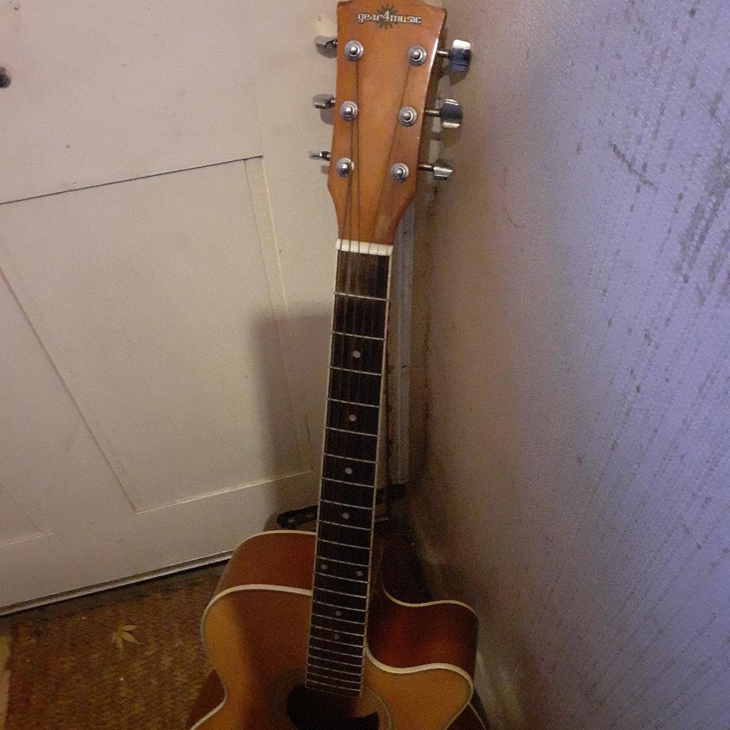 semi acoustic guitar
Good condition
tuned
low action
cut away
4 band tuner
07740174379