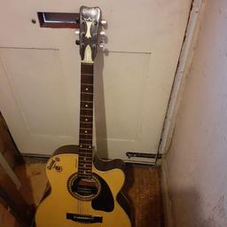 Full semi acoustic guitar 🎸 
Good condition low action 
tuned
cut away 
07740174379