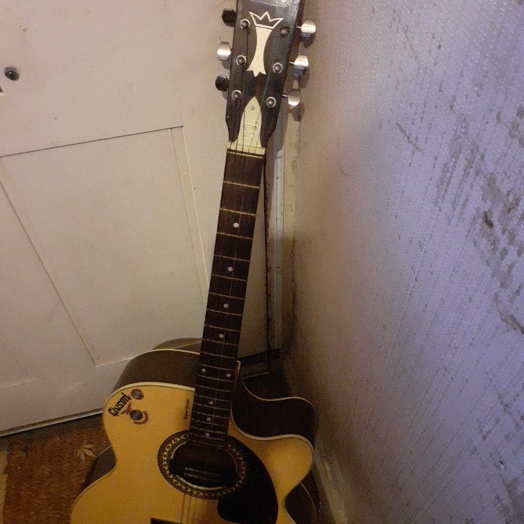 Full semi acoustic guitar 🎸
Good condition low action
tuned
cut away
07740174379