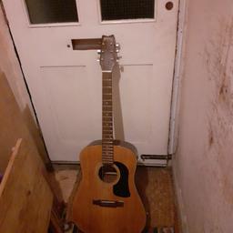 full acoustic guitar 🎸 
Good condition
tuned 
low action 
07740174379