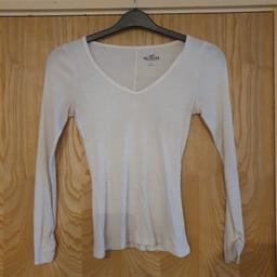Hollister Top
Size S
Same Day Posting
Happy To Post 
Or Deliver Local For Fuel