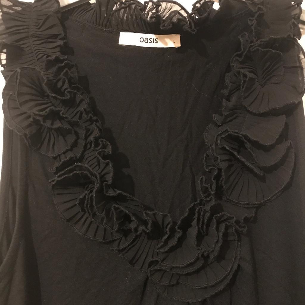 Oasis top with frill neckline.