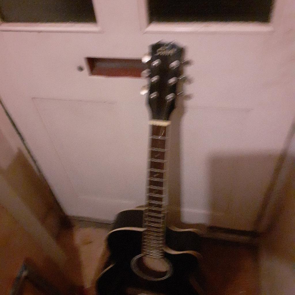 cut away acoustic guitar 🎸
low action
tuned
fully strung
07740174379