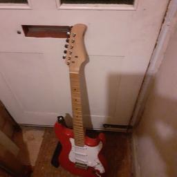 Electric guitar 
tuned
Good condition 
07740174379