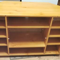 I have for sale a wooden TV unit

Size 100cm wide
70cm height
Depth 40cm

Well used but good condition. few age related marks but nothing major to the eye

Collection only, questions welcome