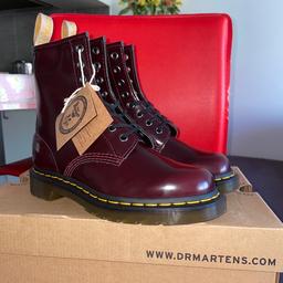 HELT NYA OCH OANVÄNDA DR.MARTENS STORLEK EU37/UK4/US6
PRIS PÅ HEMSIDAN/BUTIKEN 2100kr.
MITT PRIS: 1900kr