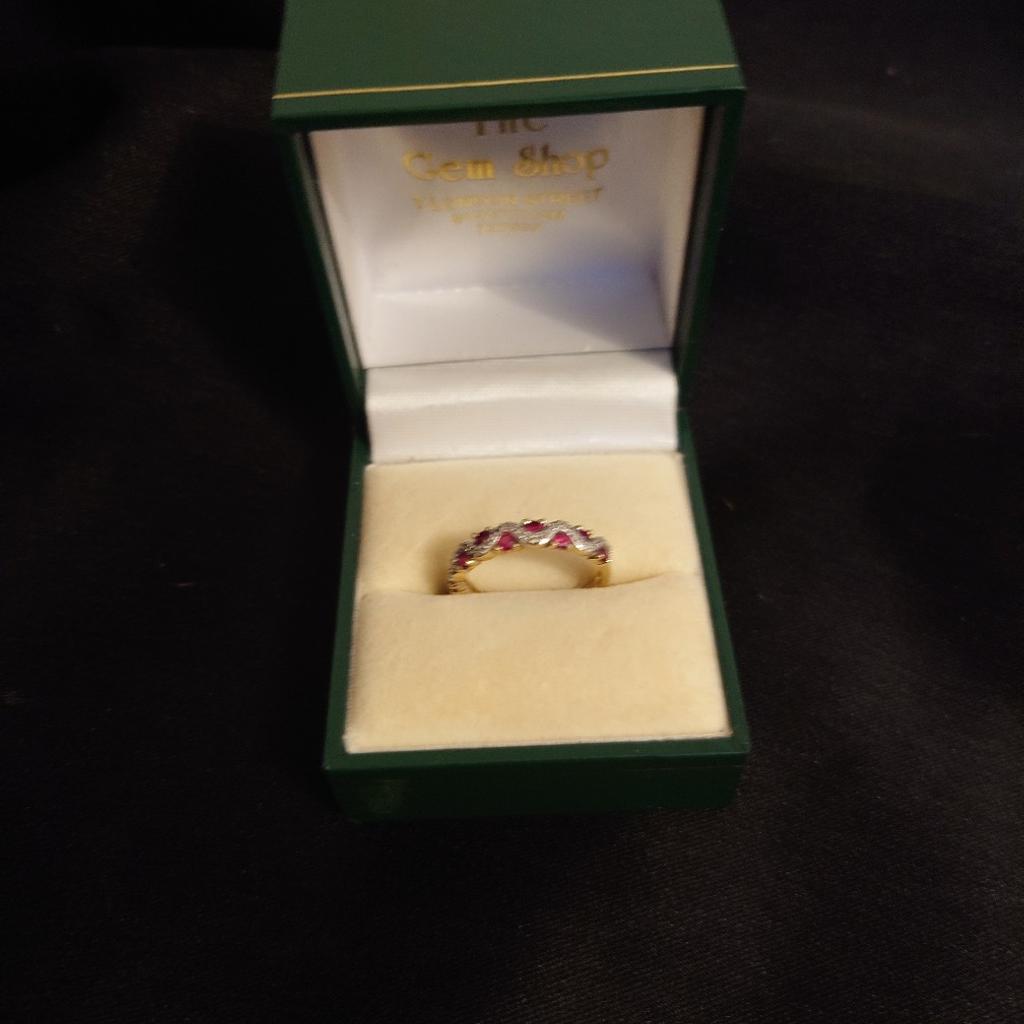 Beautiful 9ct gold ring
ruby and diamond size L
# valentine's