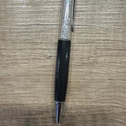 Verkauft wird ein Stück Swarovski Kugelschreiber!
Nie benutzt daher wie neu!

Keine Rücknahme oder Garantie da. Privatverkauf.

Selbstabholung in Reutte oder Versand gerne nach Aufpreis möglich !

Preis ist VHB