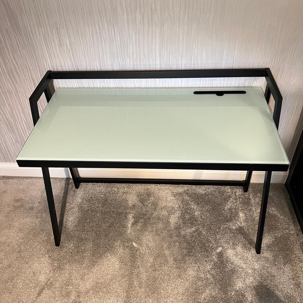 PRICE REDUCED !

Glass top desk
Metal frame
Slot cut out in glass for cables

Width 120cm
Depth 60cm
Height to glass surface 74cm
Height of metal frame 86cm

Has been dismantled
Easy to put together again

Excellent condition
Like new

Collection Only

#valentine