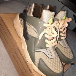 Mens Nike Air Huarache trainers size 9 in super condition wore twice
collection edlington