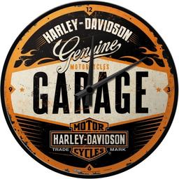 Diese hochwertige Harley-Davidson Wanduhr von Nostalgic-Art – ist das perfekte Accessoire für jeden Harley-Fan und ein beeindruckendes Stück für Dein Zuhause!

🕰 Zeitlose Eleganz im Harley-Stil:
Diese Wanduhr mit einem Metallgehäuse strahlt den unverkennbaren Harley-Davidson Charme aus. Mit einem Durchmesser von 31 cm und einer Tiefe von 5,5 cm ist sie ein Blickfang, der in jedem Raum für Aufsehen sorgt.

🔍 Detailverliebt und Hochwertig:
Die Front aus gewölbtem Glas verleiht der Uhr nicht nur ein ansprechendes Aussehen, sondern sorgt auch für zusätzlichen Schutz. Das batteriebetriebene Quarzuhrwerk gewährleistet eine präzise Zeitmessung. 
Die Uhr benötigt lediglich 1 AA Batterie (nicht im Lieferumfang enthalten), um zuverlässig zu funktionieren.

💎 Top Qualität zum kleinen Preis:
Unsere Harley-Davidson Wanduhr bietet nicht nur eine hochwertige Verarbeitung, sondern auch ein unschlagbares Preis-Leistungs-Verhältnis. Erlebe Premiumqualität ohne Dein Budget zu sprengen.