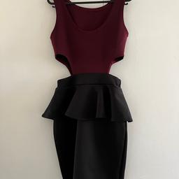 Perfect condition, worn twice boohoo dress. Black & burgundy, sides cut out as shown
#valentine