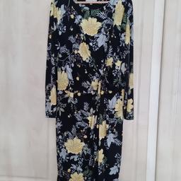 Gorgeous floral dress by Anthology. Lots of stretch so comfy to wear. Midi length. Has ruched fabric at side which flatters the tummy area. In good condition. Gr8 dress for special occasions!