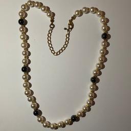 Mixed coloured pearl effect necklace