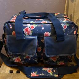 Baby Bag and Changing Mat fantastic condition as loads of pockets for nappies, bottles, clothes etc comes with short/long strap collection from heckmondwike