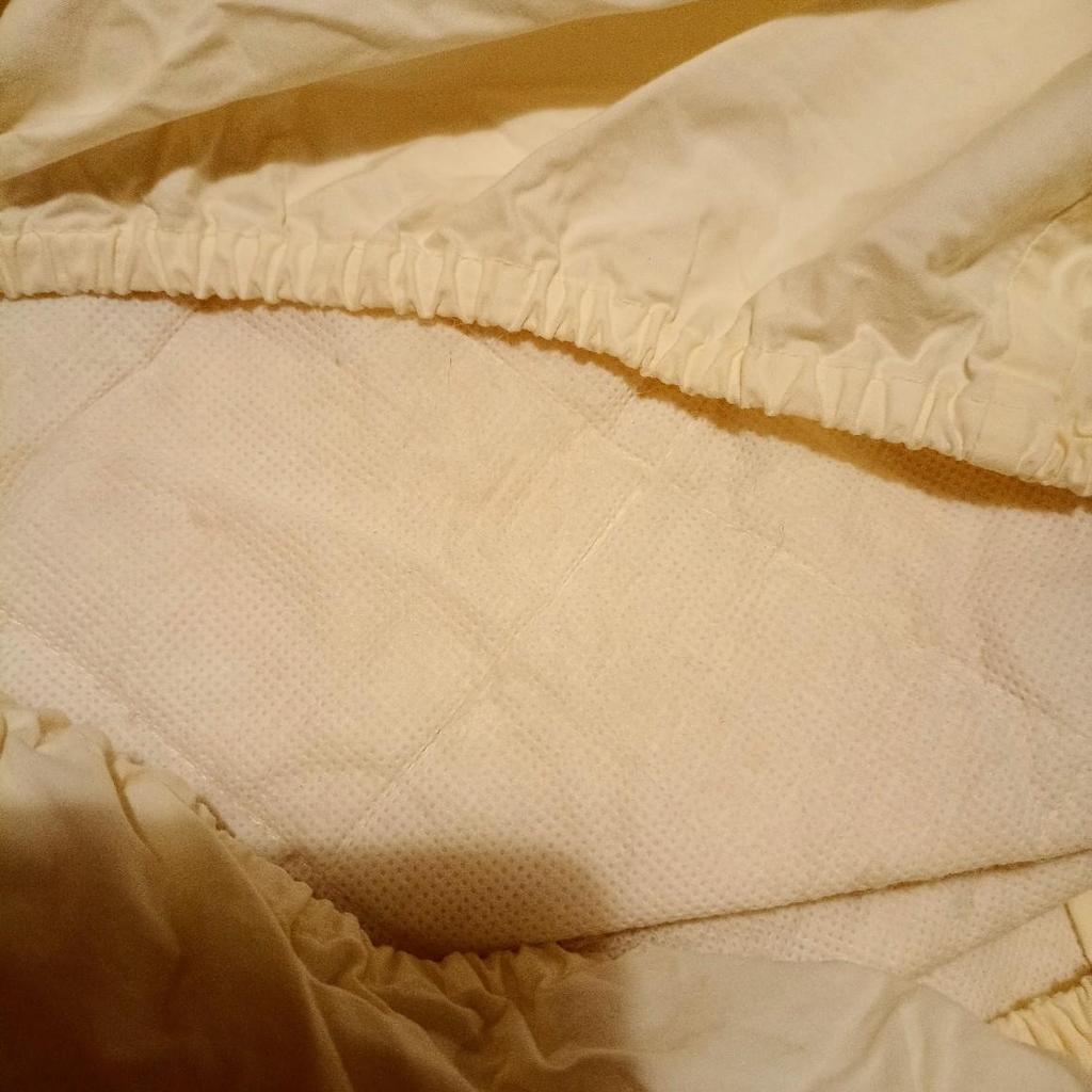 Very warm, thick quality mattress protector quilted filling with wool.
Used once. Too warm for me, but if you're cold in bed, this is ideal.
Cost £45.
#valentine